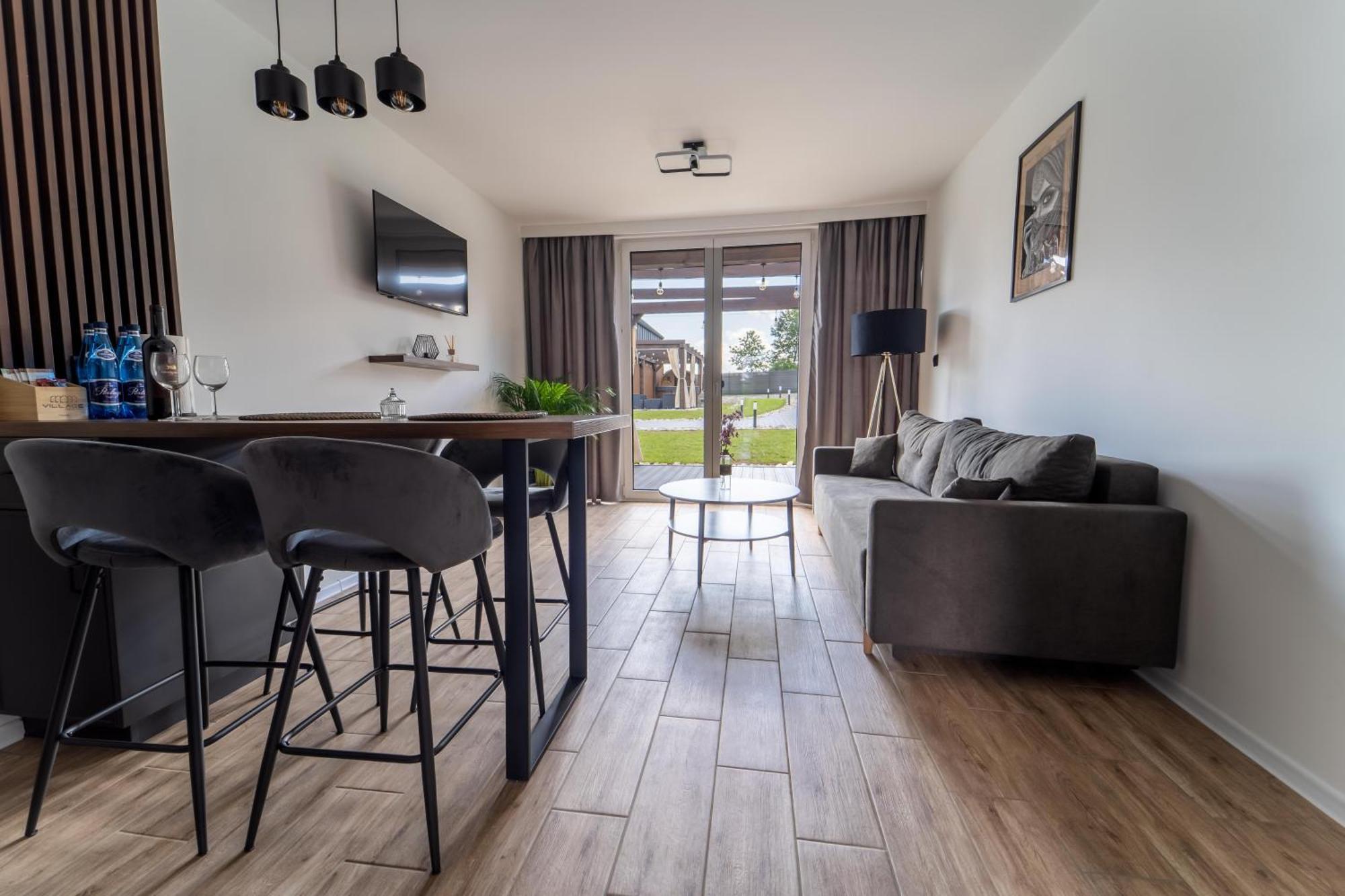 Village Resort Sauna & Jacuzzi & Netflix Tworkowa Exteriör bild